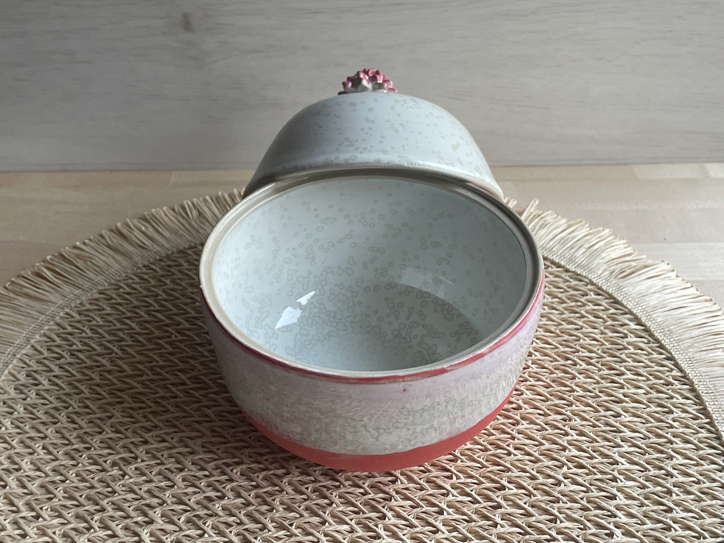 Pot avec couvercle fleur rose