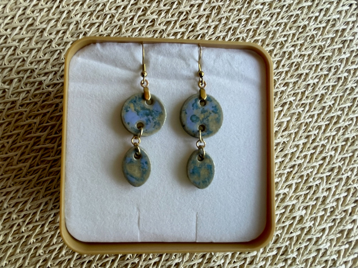 Les boucles d'oreilles Duo