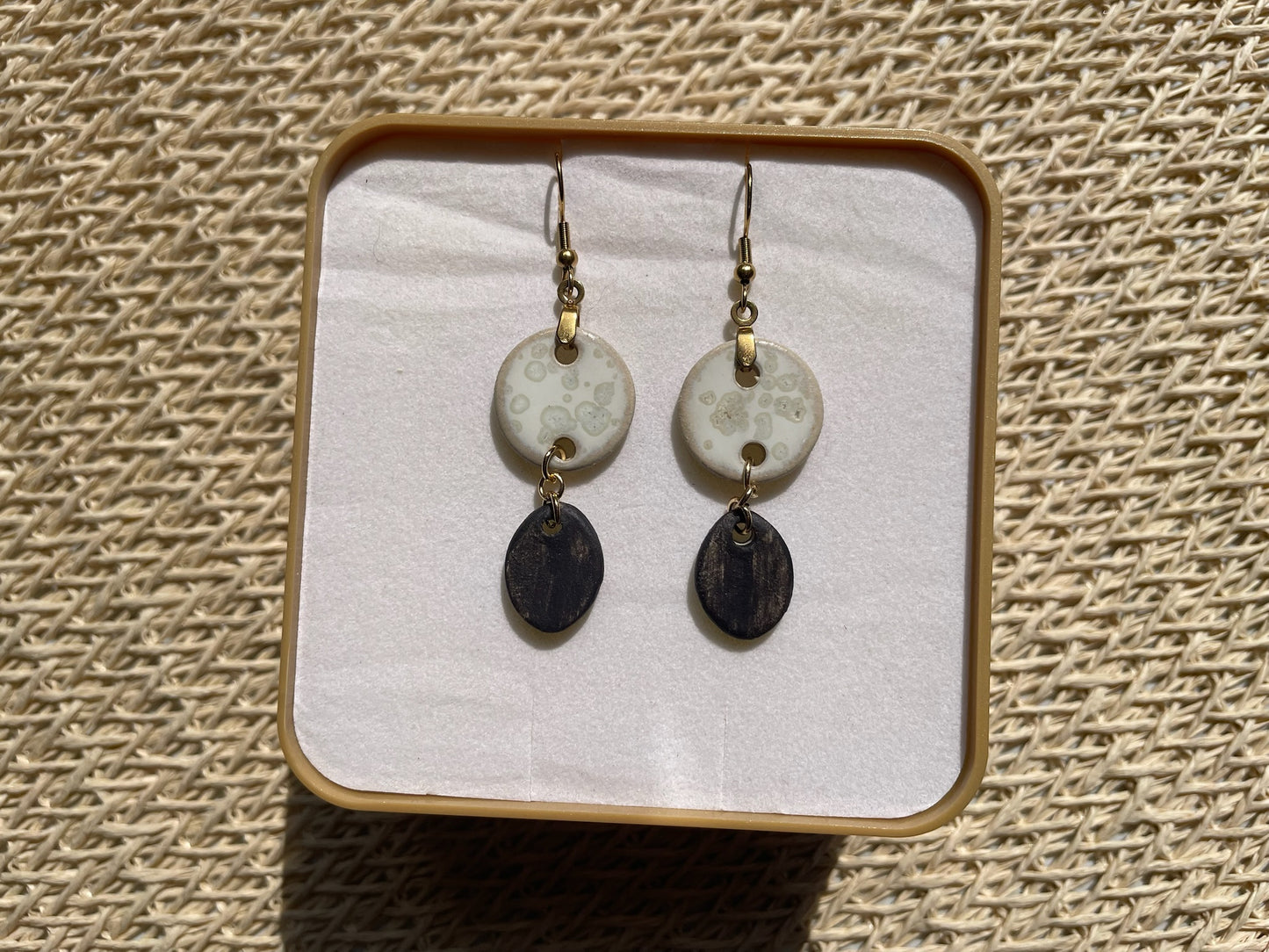 Les boucles d'oreilles Duo