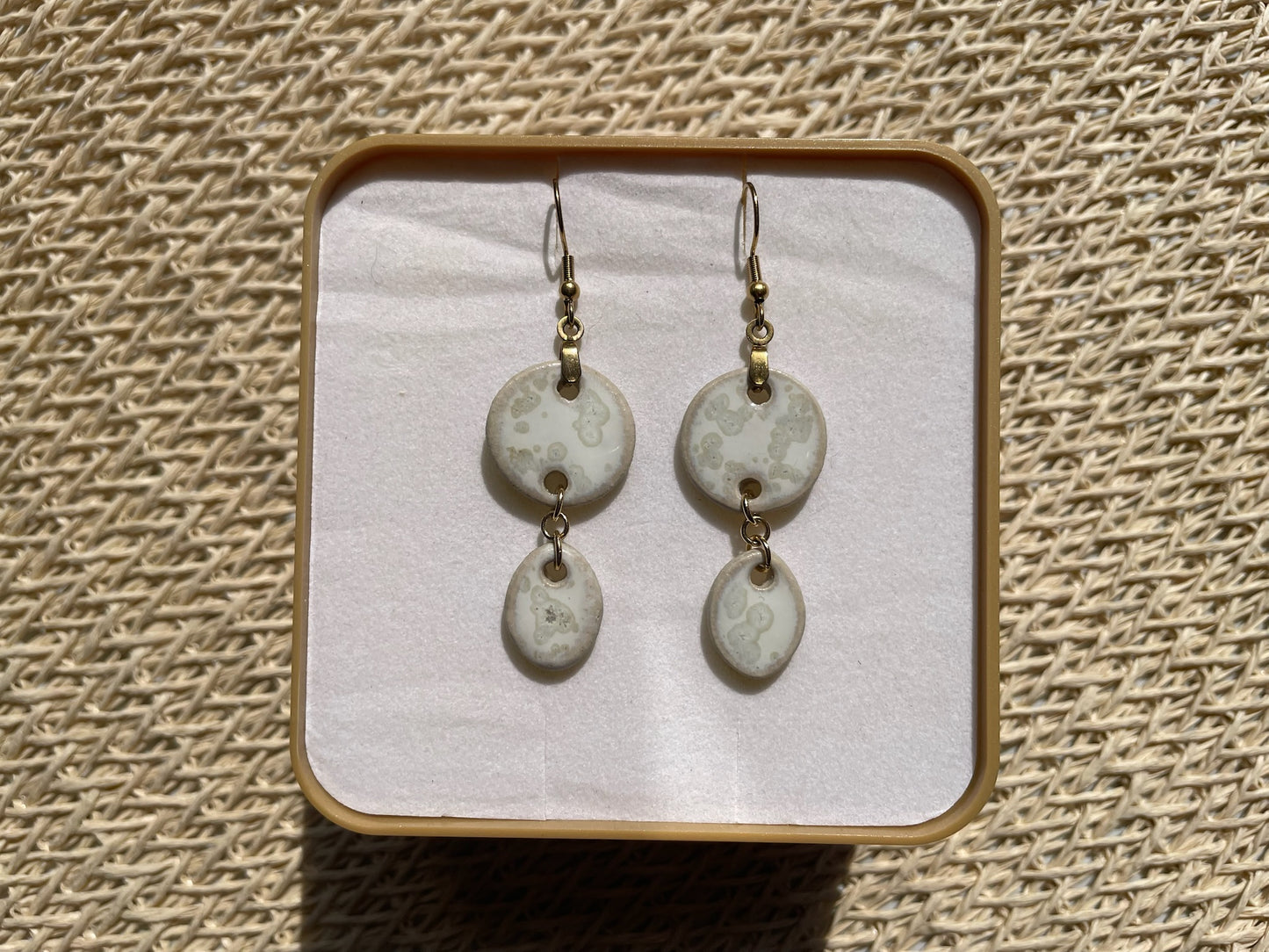 Les boucles d'oreilles Duo