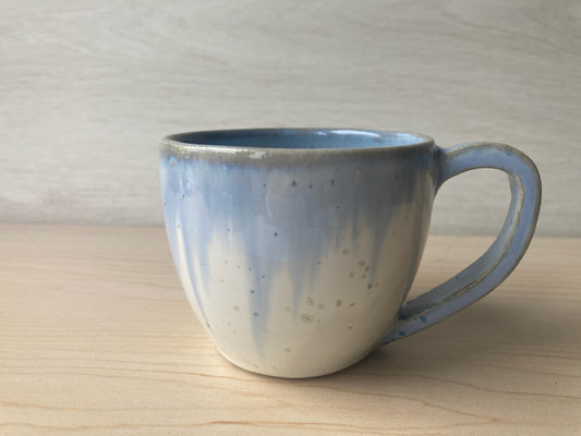 petite tasse bleu et blanche