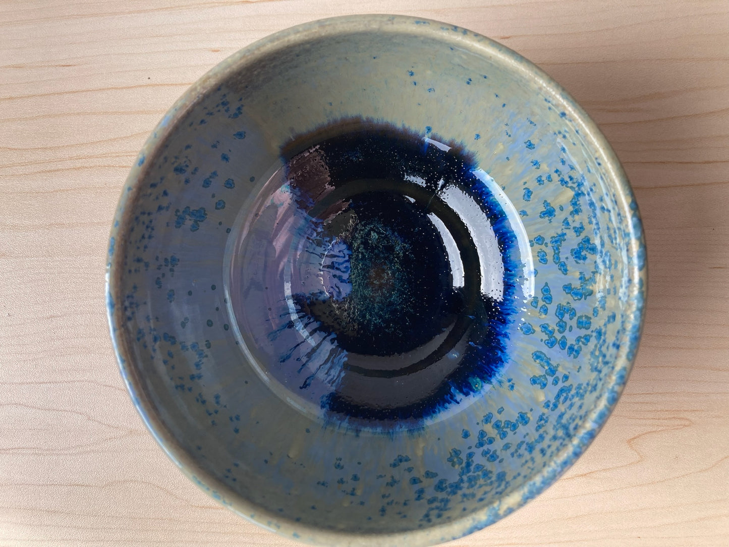 Bol bleu vert avec nucléations
