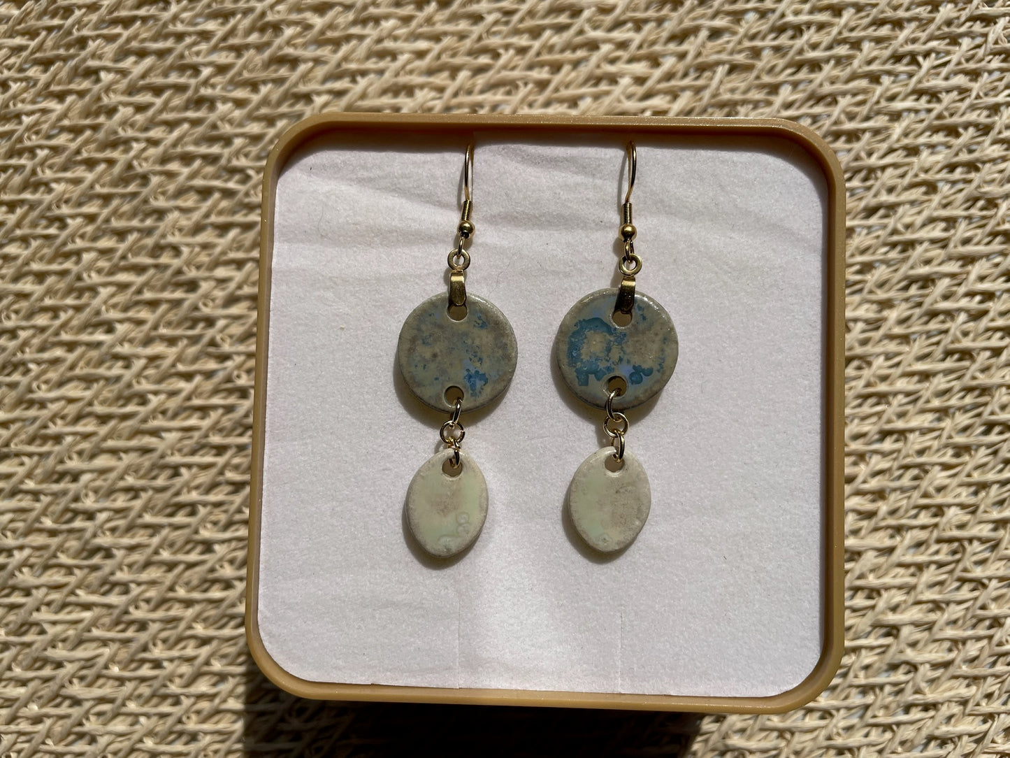 Les boucles d'oreilles Duo