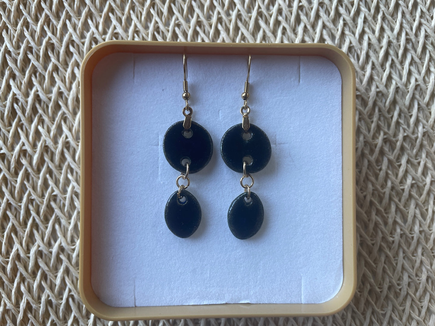 Les boucles d'oreilles Duo